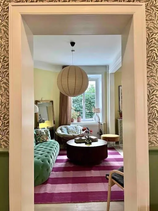 Lugn Design Laegenhet, I Heta Sofo, Soedermalm Apartment Stockholm
